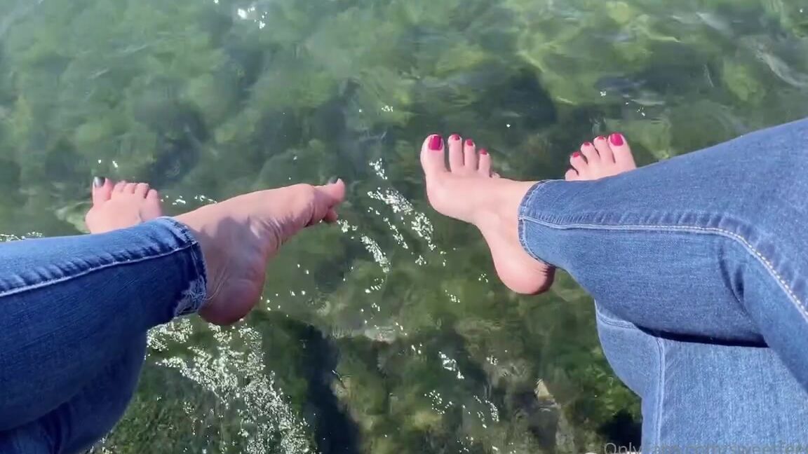 Sweetfeet2018 Nicknamed Sweetfeetfans Onlyfans Me On The Right And Champagnesoles On The Left Happy Saturday Xoxo J Onlyfanscomchampagnesoles 6