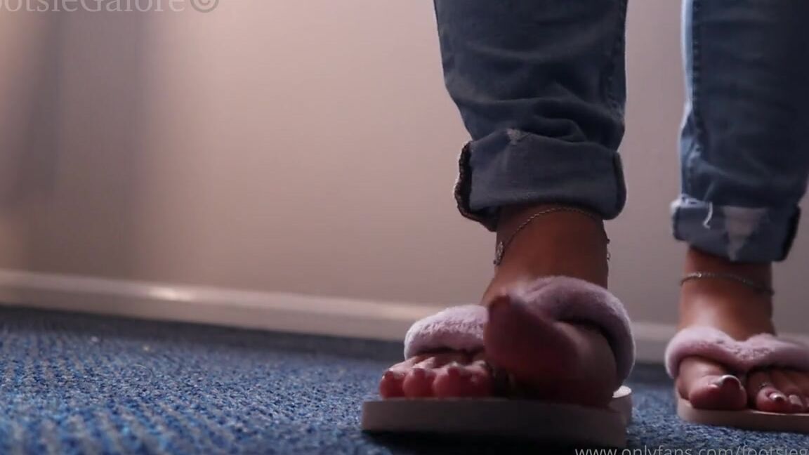 Footsiegalore Onlyfans Under Bed Views I Know You Are Under There And I Want To Tease You You Aren T Allowed Out Until