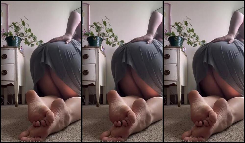 Ariel Love Nicknamed Ariellovexo Onlyfans My Favorite Combo Booty And Soles With Splashes Of Pretty Toes