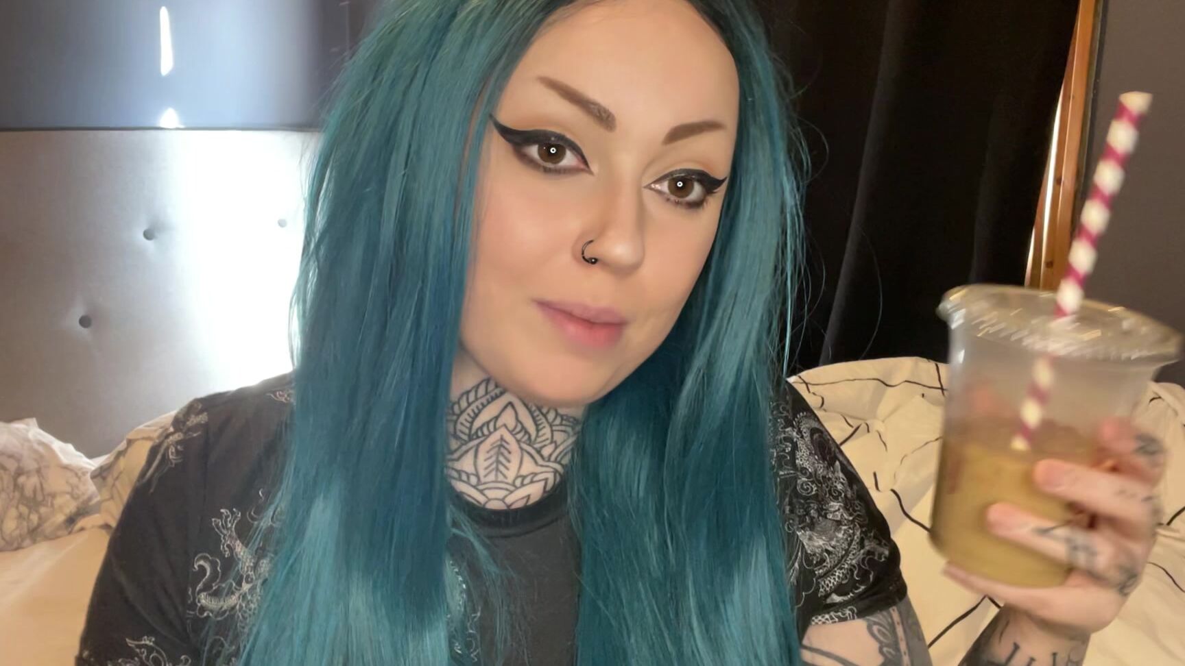 "MissValentina" coffee, coffeeroasting, femdom, finance, financialdomination Buy My Iced Latte Bitchboy Manyvids