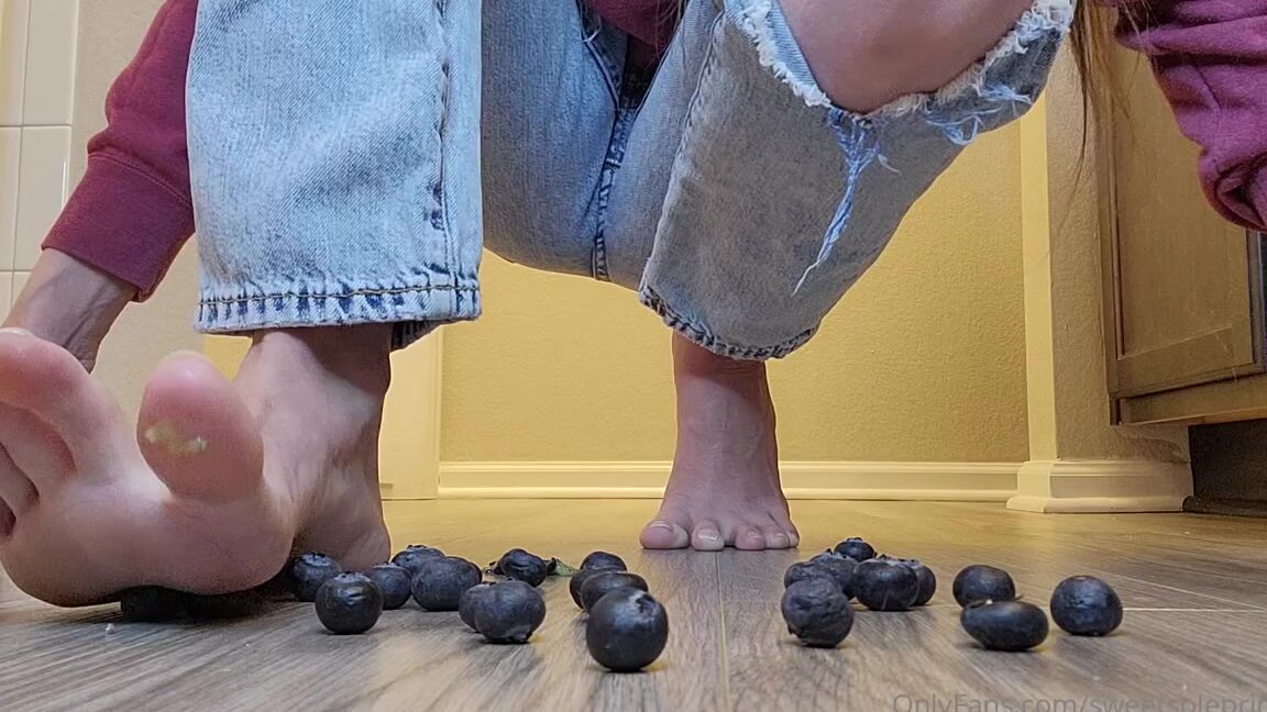 Megan Fletcher Aka Sweetsoleprincess Onlyfans You Dont Stand A Chance Against My Giantess Soles Tiny Im The Queen Of Huge