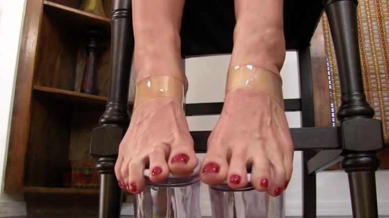 Obey Melanie - Toe Curling Clips4Sale