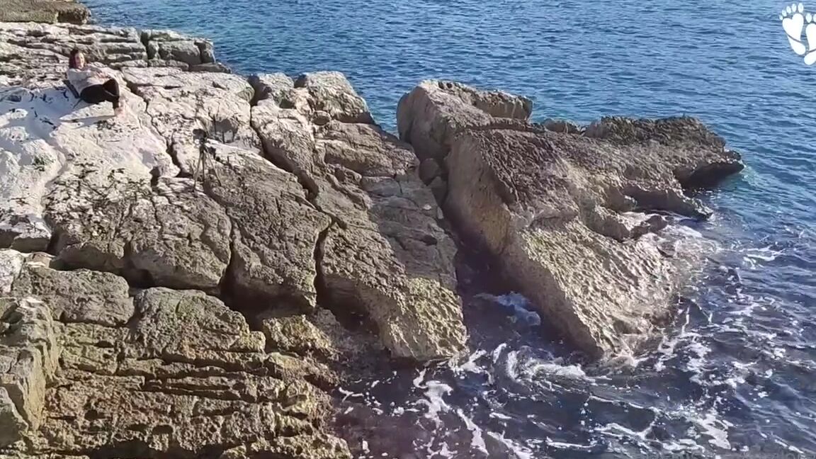 Lora Long Nails Nicknamed Loralongnails Onlyfans Backstage The Sea Behind Long Pink Tipper Toenails