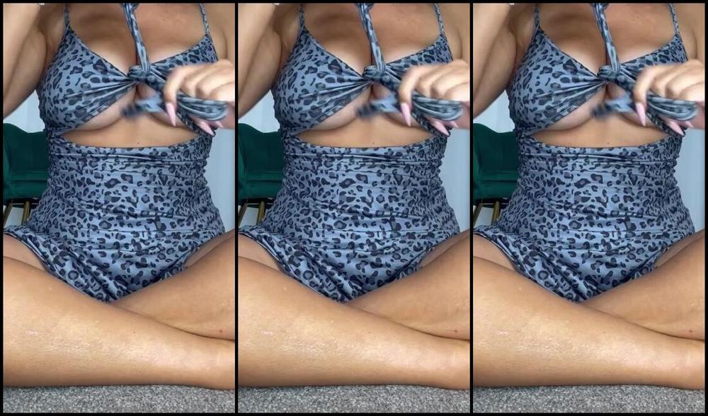 The Queen Of Sole Aka Missesdiscreets Onlyfans Do You Like Being Teased By My Big Tits I Love Teasing You With Them