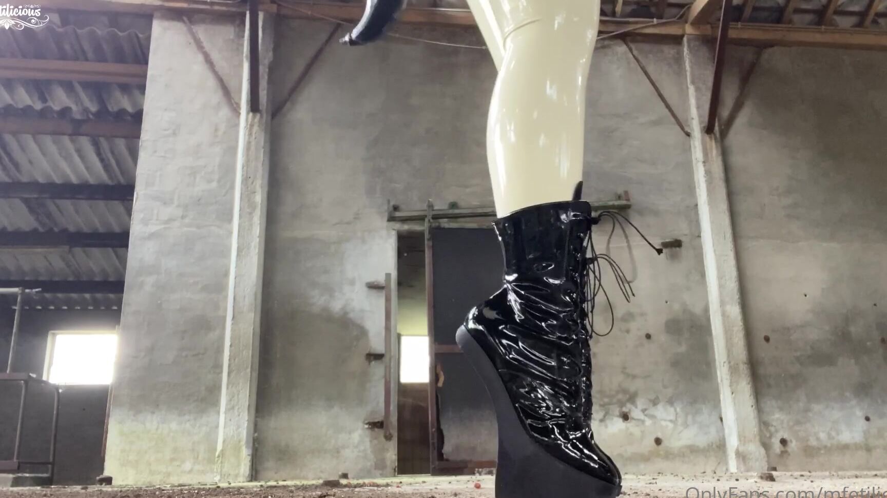 Mfetilicious Behind The Scenes Of My Ponyplay Shooting Of Today Together With Lady Macabre As Our Trai