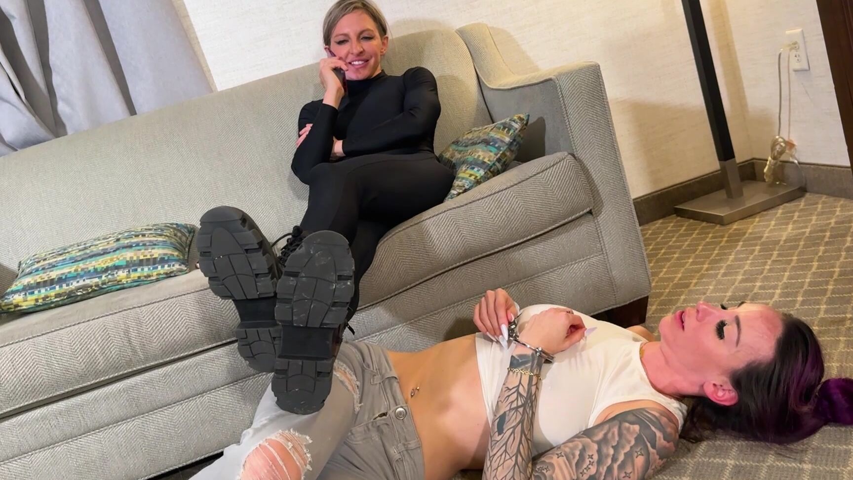 Lora Cross Bounty Hunter Lora Cross Cuffs And Takes In Mars Foxxx