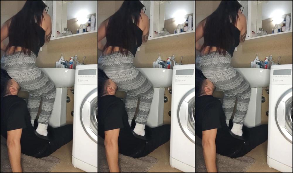 "Fake Taxi" Facesitting, Femdom, Mistress, Humilation, Suggest Fake Taxi Facesitting while i brush my hair SiteRip