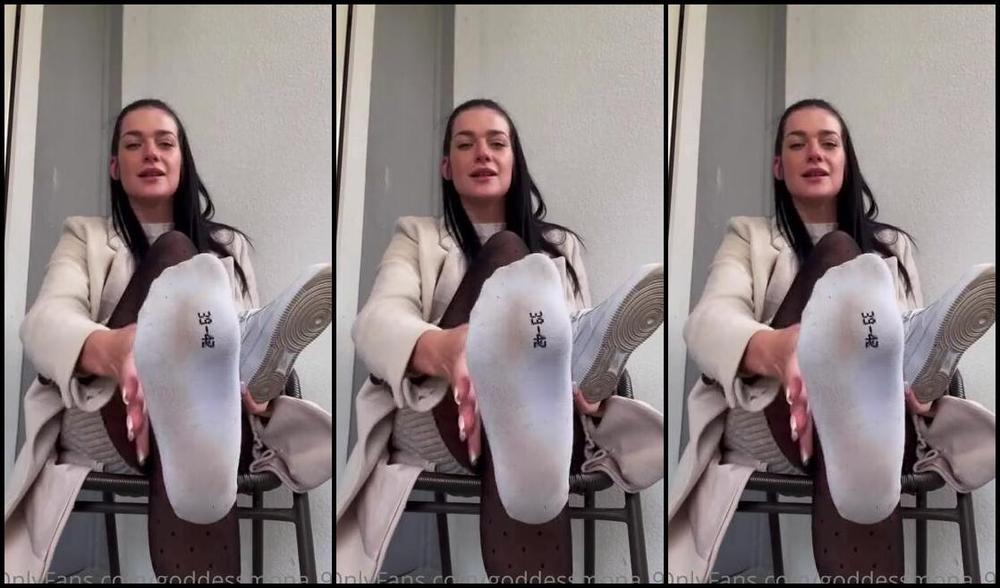 Goddessmona 91 Onlyfans Ich Bin Gerade Zuhause Angekommen Kleiner Spontaner Clip Mal Sehen Wie Sehr Meine Fe Heute Wiep