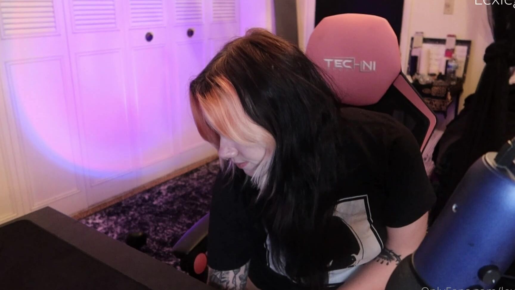 Lexiegrll Twitch Streamer Accidentally Doesn T End Her Stream