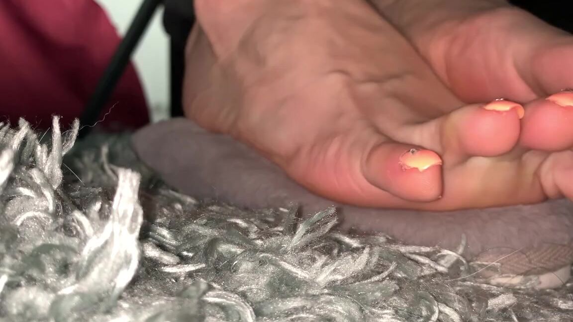 Vixenarches Onlyfans Imagine You Re A Tiny Pathetic Little Creature Just Sitting Under My Desk Staring At My Feet As