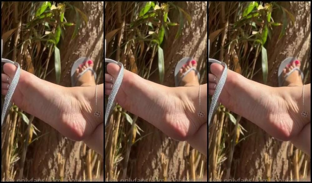 Footsiegalore Onlyfans I Giving You Dangling And Wrinkled Soles Alongside Glistening Legs Although I Wish This Location