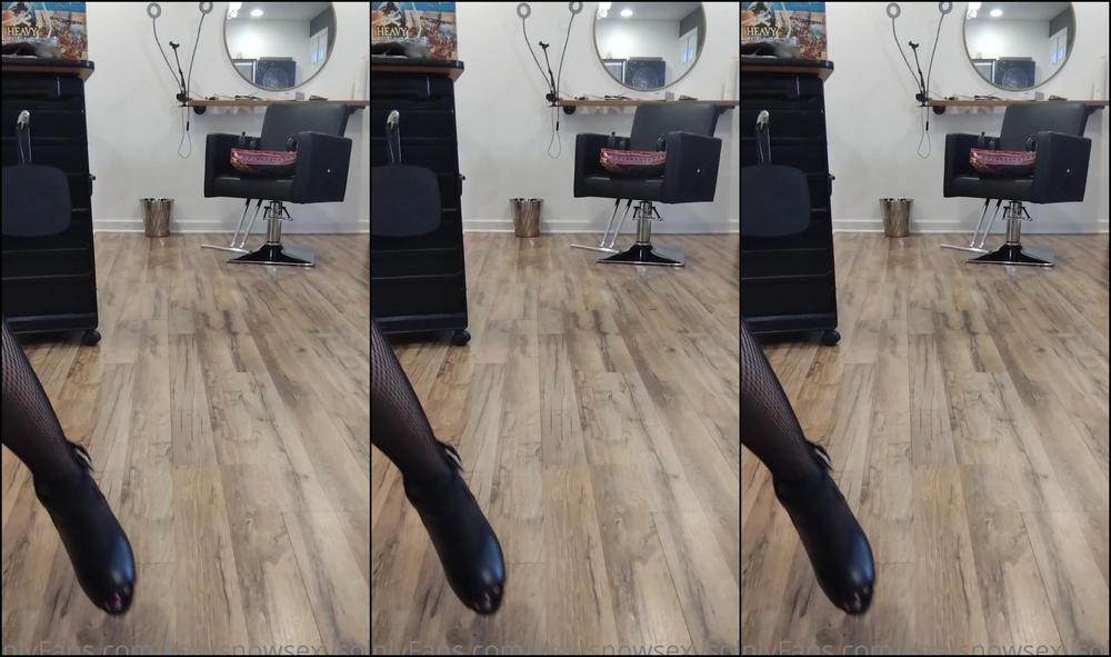 Kasysnowpremium Cleaning The Floor In Heels With My Hair Tied Up