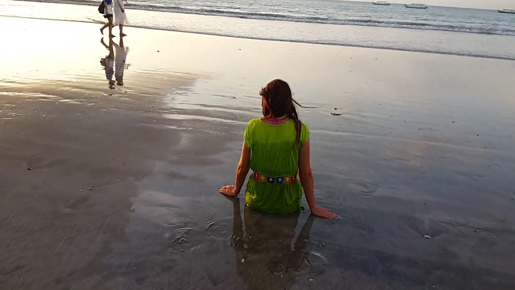 dream4angel no panties on public beach flashing at sun set reflection Pornhub