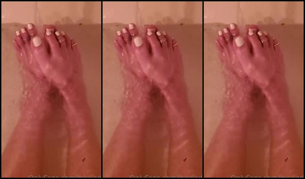 Mssjada Nicknamed Mssjada Onlyfans I Am Currently In The Bath Here Is 3 Minutes Of My Cute Little Feet In The Water In The Cand