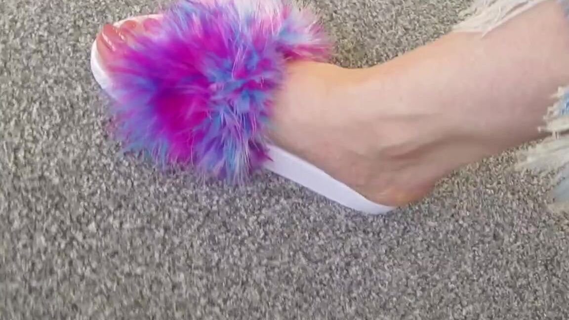 Neolasoles Nicknamed Neolasoles Onlyfans These Slippers Arent Mine But I Thought They Looked On My Feet Wx7