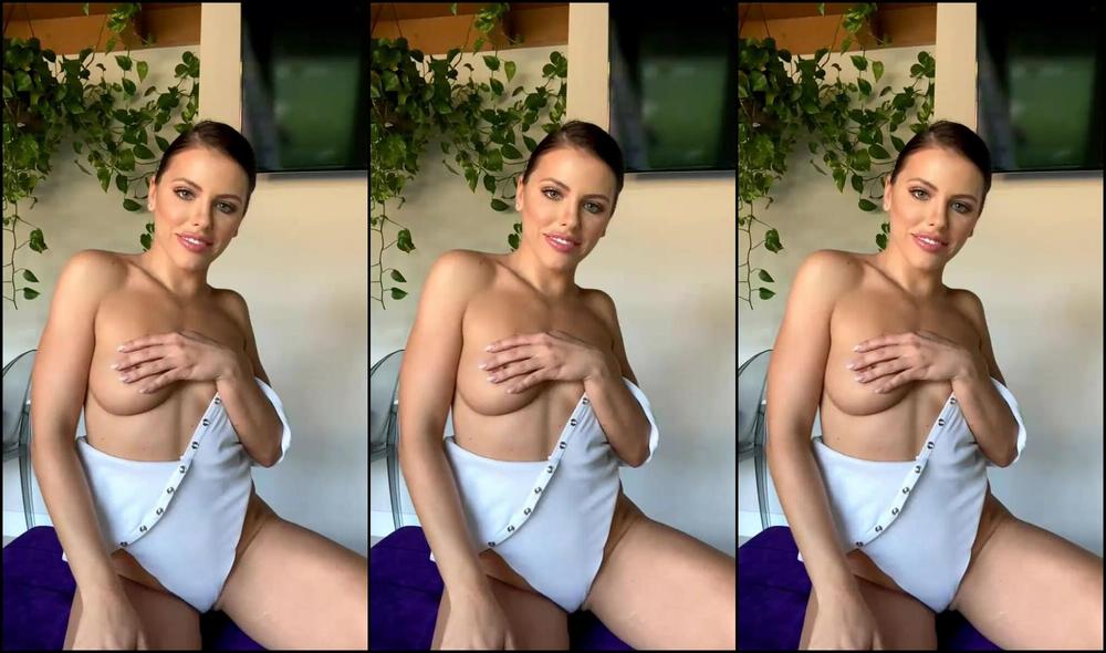 adrianachechik-15-04-2020-234863443-stream-started-at-04-15-2020-01-06-am