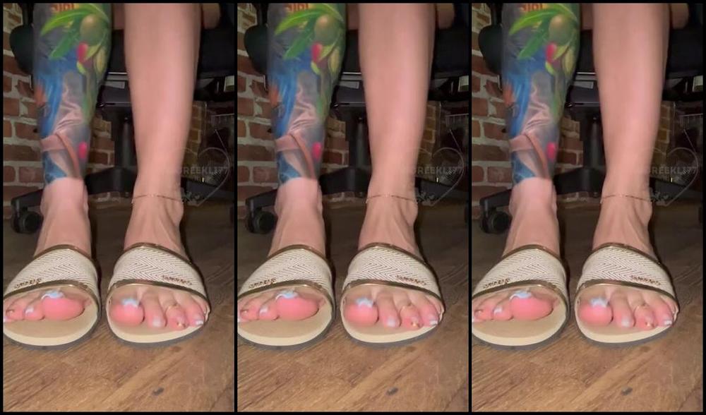 Greek Goddess Li Aka Greekli77 08 01 2024 Onlyfans Video I Lowkey Love Filming In Different Spots At Work Because I Never Know When A Customer Pxnv