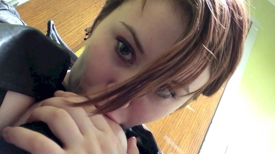 Curvyelvishgirl Cumming Hard In The Library