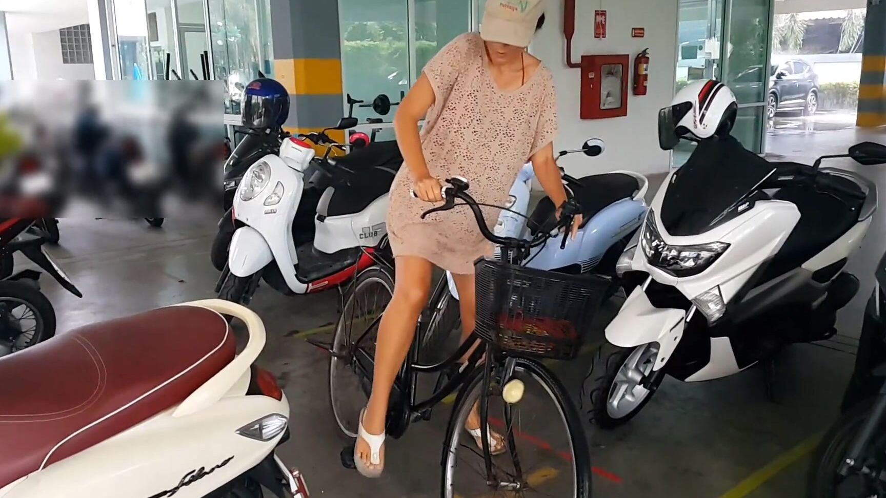 dream4angel public no panties pee my bike in public parking Pornhub