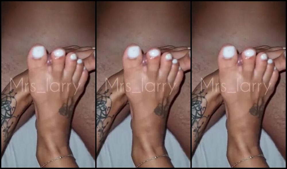 Mrs Larry Onlyfans Short Awesome Footjob Video Because He Couldnt Keep It Lengths Kurzes Geiles Footjob Video Wei