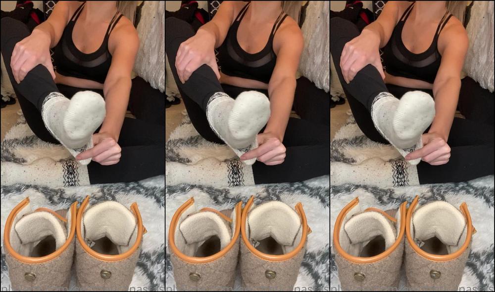 Aestheticanastasia Come Smell An Lick My Stinky Feet