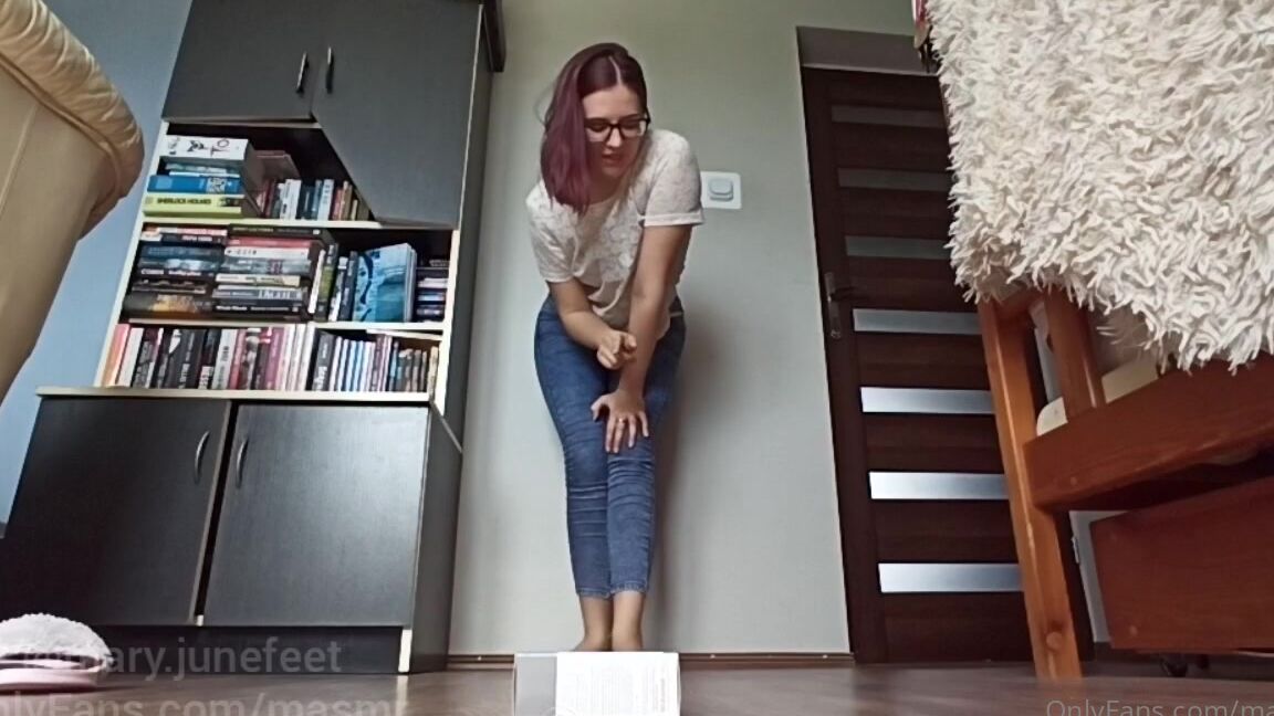 Masmr Box Crushing In Sexy Style Feet Stretching And Teasing Ped No Show Socks Bare Foot