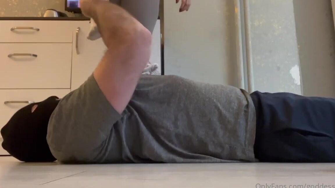 Onlyfans Model Goddess Nazli Aka Goddessnazli He Pays Me To Crush Him Oxlyoxly