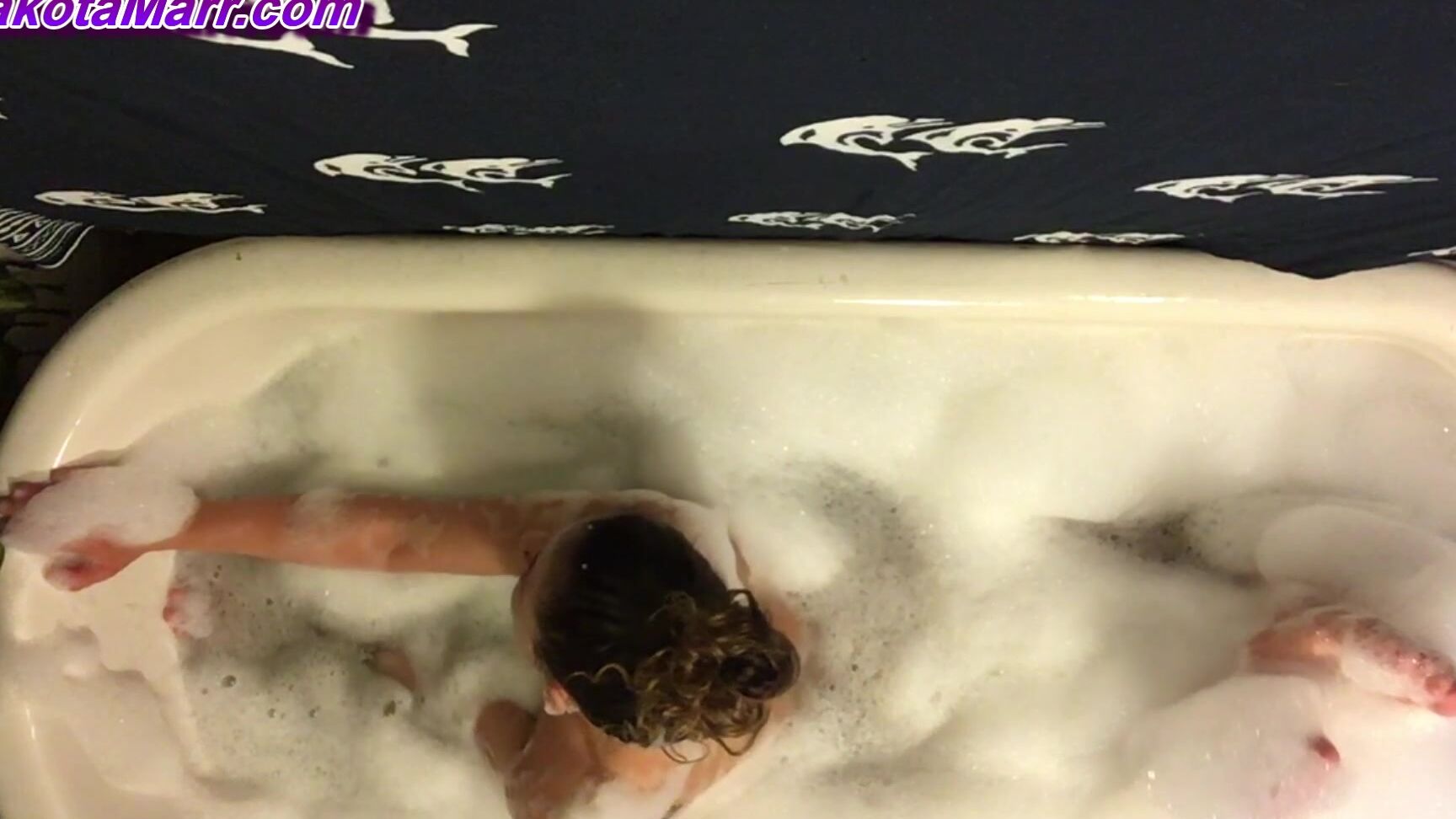 "DakotaMarr" bathtub fetish, bubbles, voyeur Spy on a Bath manyvids