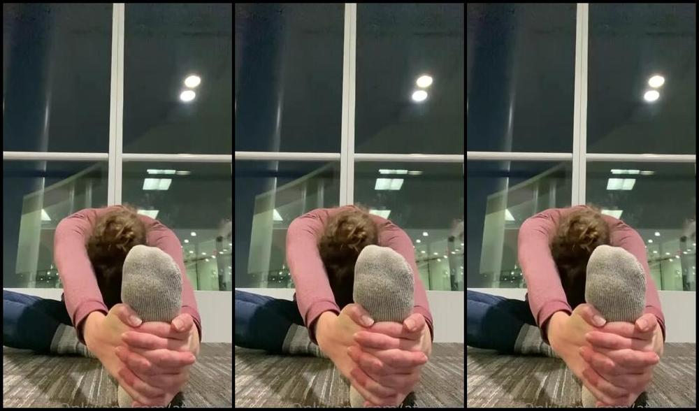 Athletoes Nicknamed Athletoes Onlyfans The Toronto Airport Was Hot And Busy So I Needed To Air Out My Feet