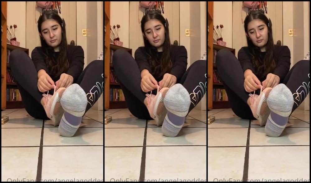 Goddess Angela Aka Goddessangelamx Onlyfans Te Obligo A Oler Y Limpiar Mis Pies Sudados 500 Min