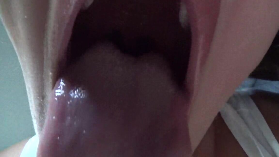 Alyssa Reece Sharing The Back Seat With Mom