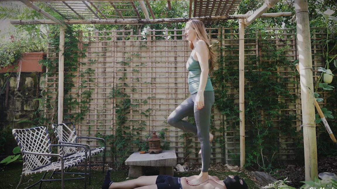 Stella Liberty Onlyfans Outdoor Garden Trampling In My Gardenp