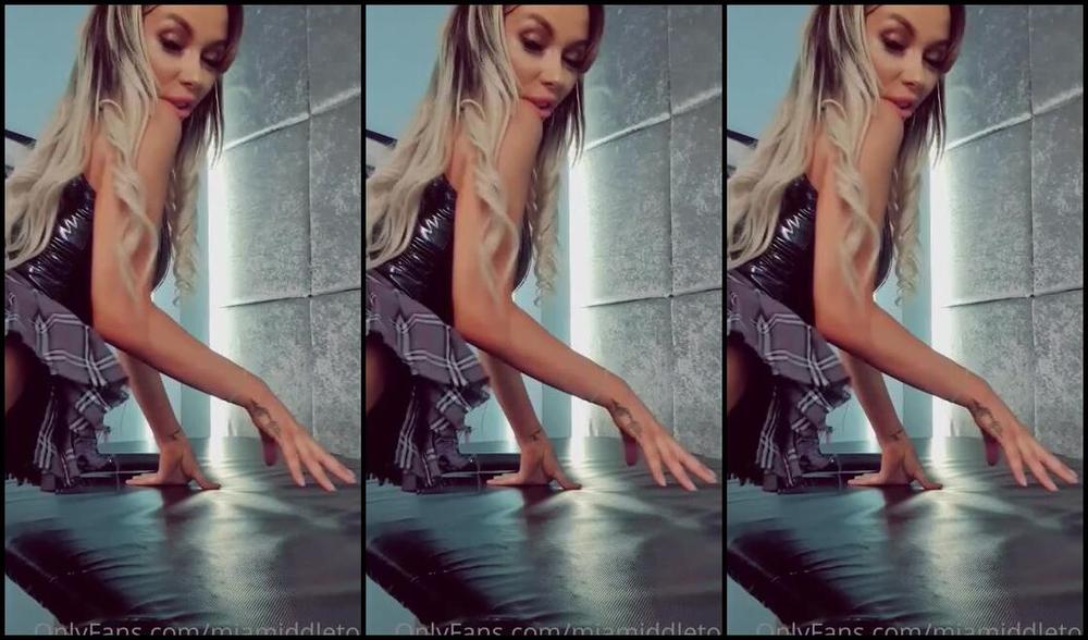 Mia Middleton Nicknamed Miamiddleton Onlyfans Recorded A Sneaky Little Cheeky One During My Shift Earlier