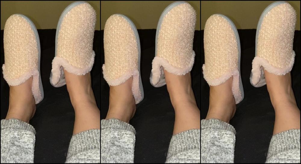 Kamixfeet A Little Slipper Play With These Purple Toes Tomorrow I Will Have A New Color