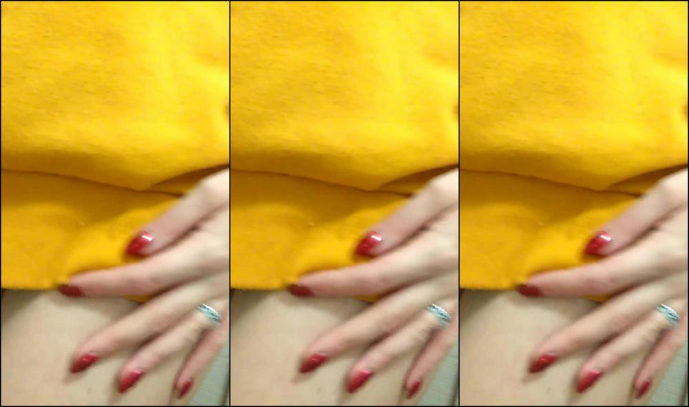 Barbie princesslike Домашний дневной стриптиз в желтой толстовке. крупным планом Pornhub