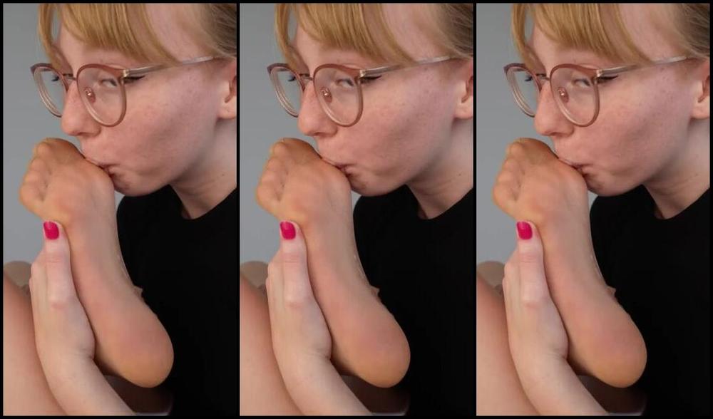 Eliza Nicy Onlyfans The Smell Of These Nylons Was Horrible Nylons Self Worship