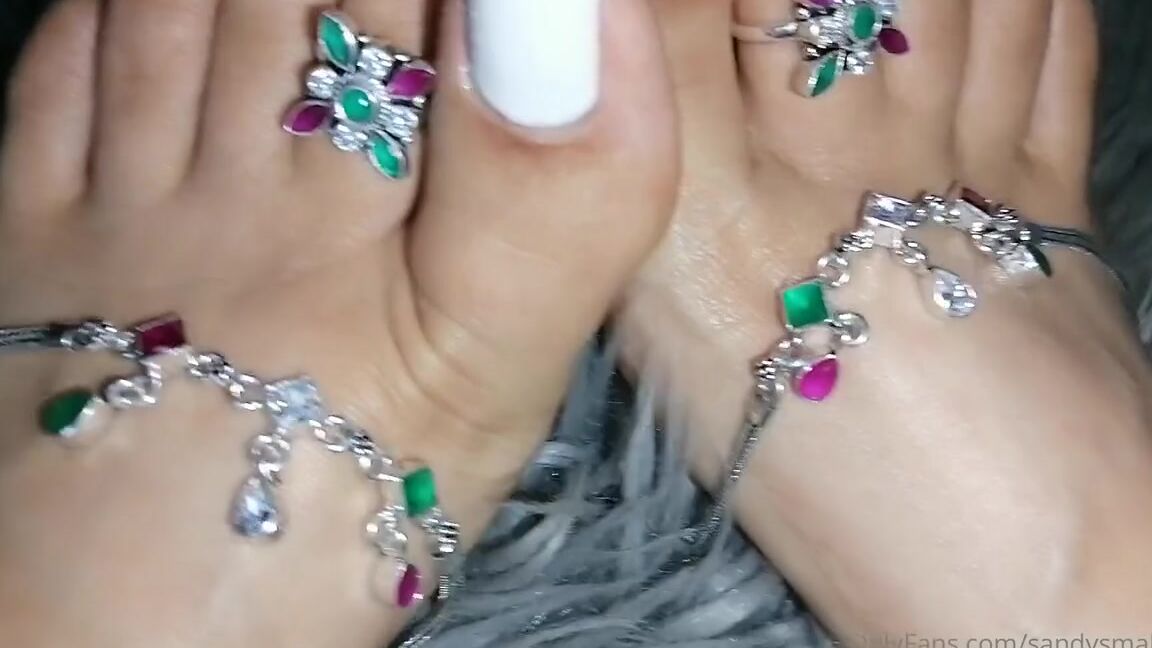 Mica Sandy Nicknamed Sandysmallfeet Onlyfans Luxurious Feet Requires Luxurious Jewelry