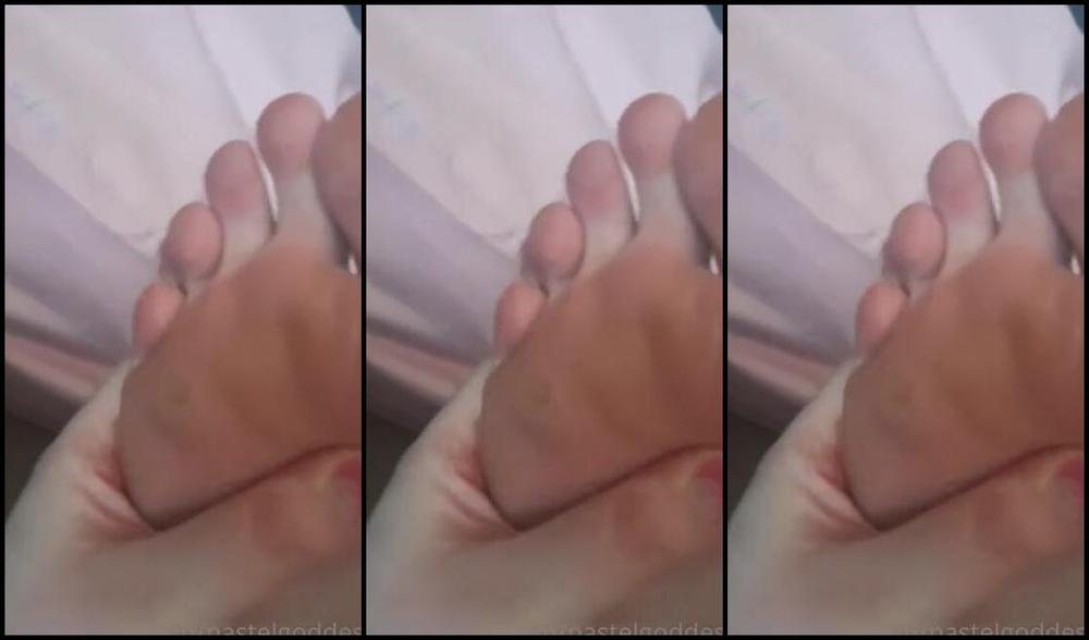 Pastel Goddess Nicknamed Pastelgoddess Onlyfans 01 14 2023 My Feet Are Sooooo Dirty And Sweaty From Walking Outside In 35C Heat Clean Them For
