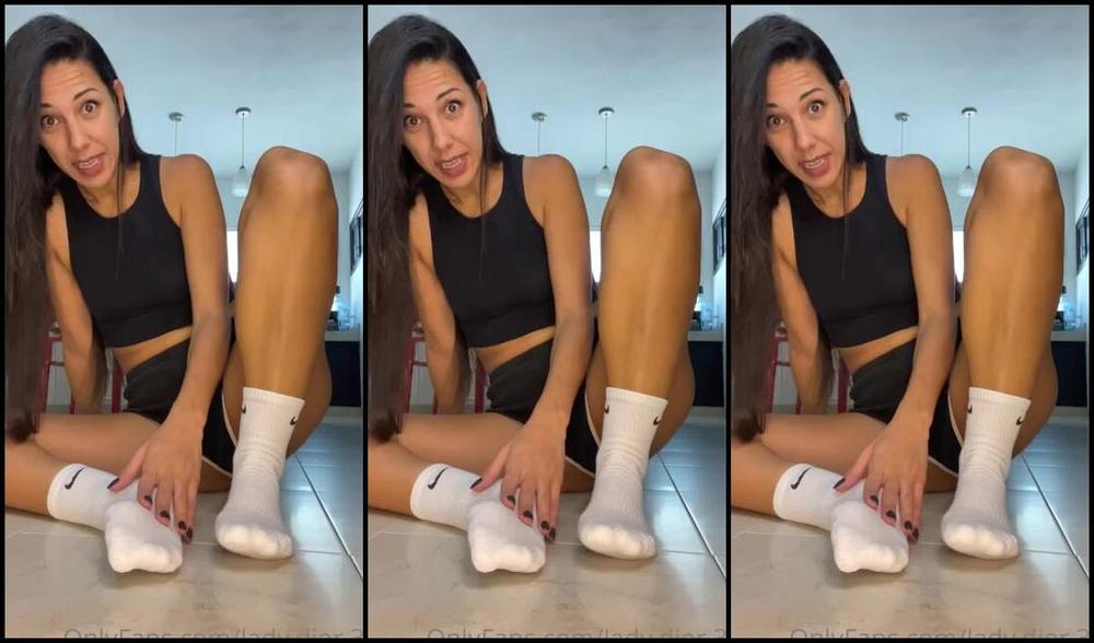 Ladydior Nicknamed Lady Dior 31 03 06 2023 Onlyfans Video Togliamo Scarpe E Calzini