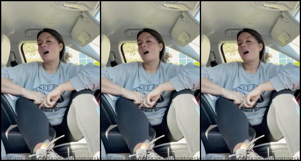 Adventuretoeskat Nicknamed Missadventuretoeskat Onlyfans Super Great Workout This Morning Watch Me Peel My Socks Off Ps I Didn T Notice Until After But