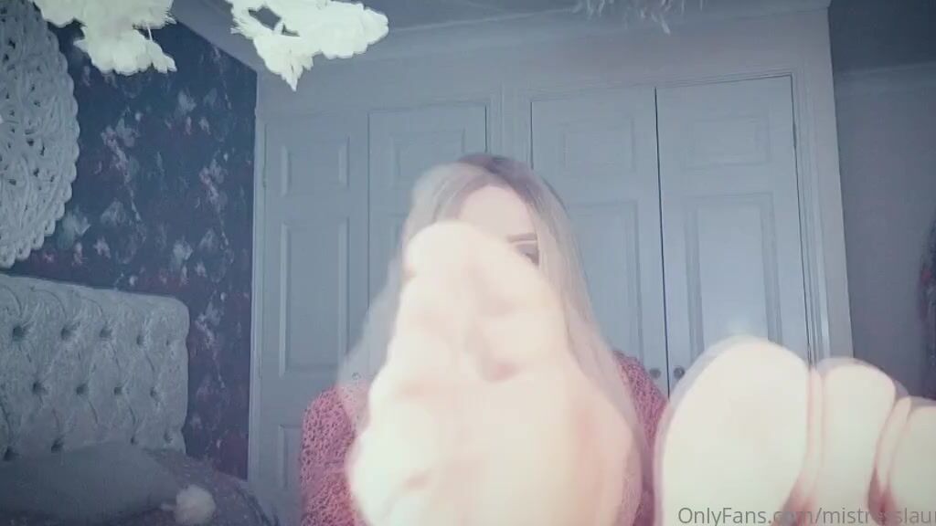 Miss Laura Nicknamed Mistresslaura11 Onlyfans Clip You Just Cannot Resist My Sweet Seductive Feet Can You Bitchboy Your Stupid Stick