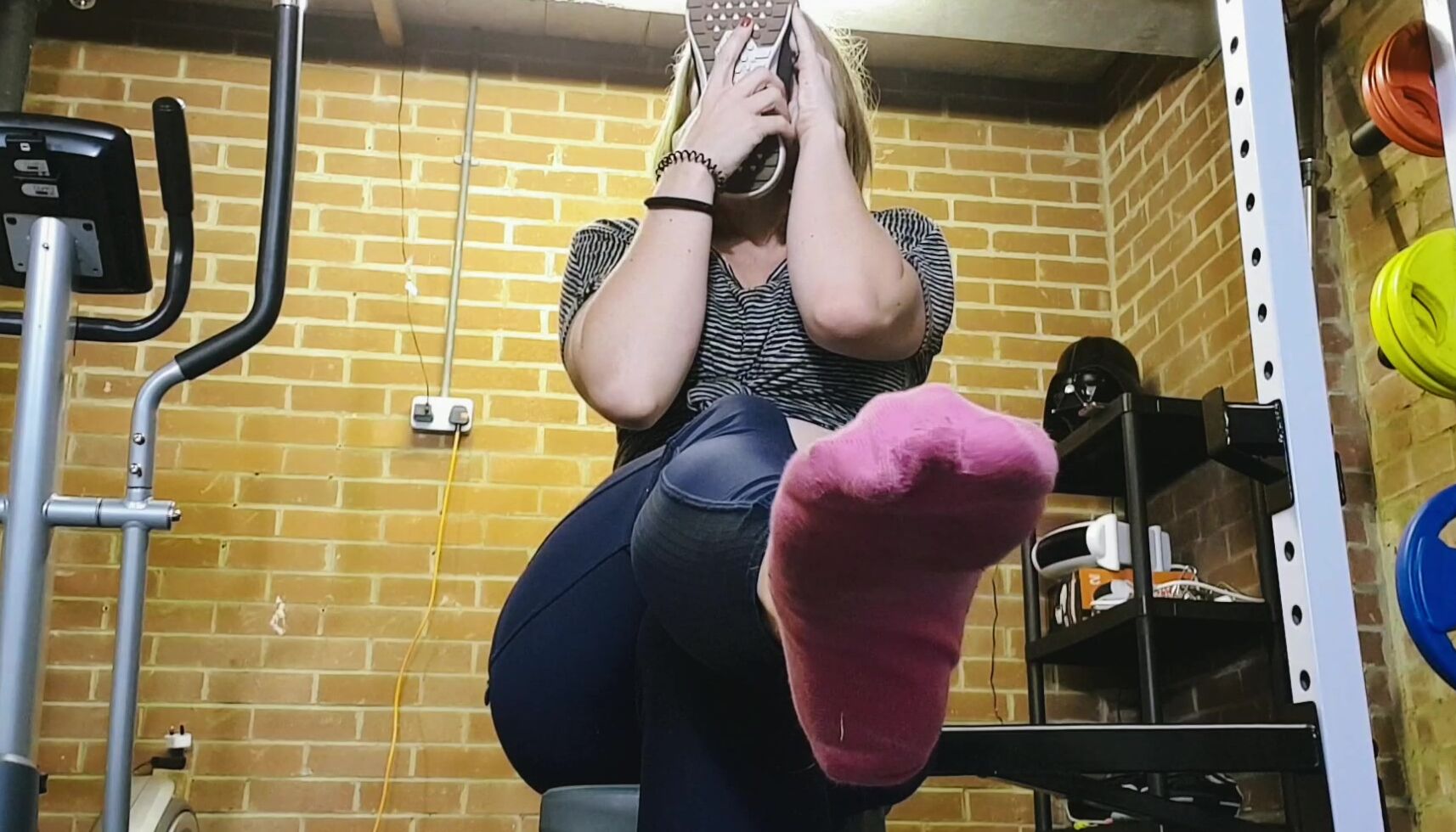 Feet, Feet JOI, Foot Smelling, Sweat Fetish, Workout/Gym queengf90 sweaty feet joi in the gym ManyVids