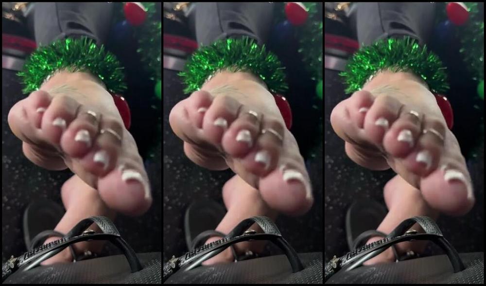 Footsiegalore 12 12 2024 Onlyfans Video Advent Reveal Day 12 You Know I Love A Festive Shopping Trip In My Flip I