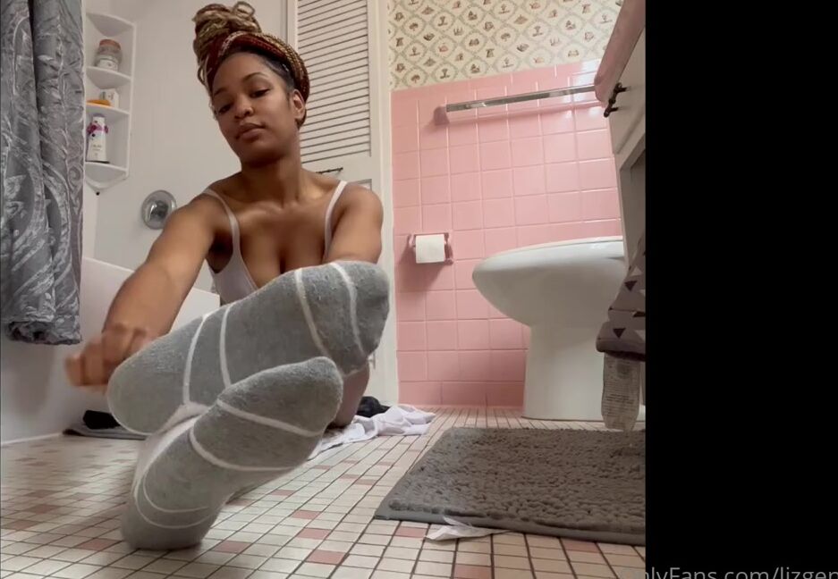 Liz Gennadi Nicknamed Lizgennadi 03 16 2023 Onlyfans Video Sniff Amp Lick Me Clean Before My Shower