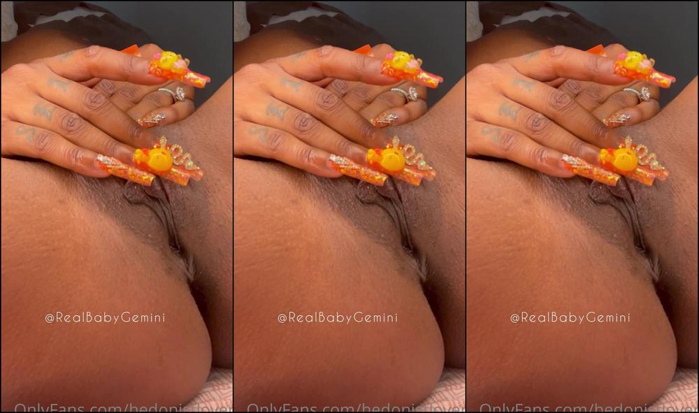 Hedonistlovers Playing With My Fat Pusssy Up Close And Personal I Love Watching It Throb And Pulse When