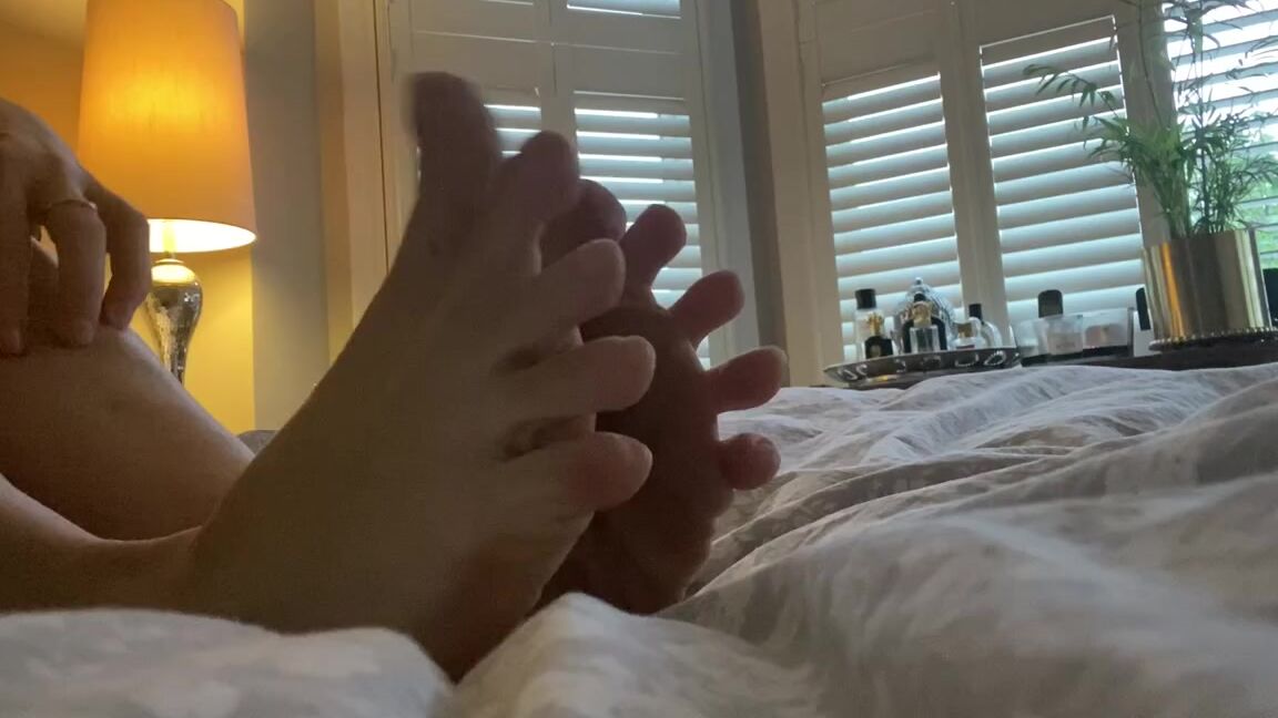 Miss Harriet Nicknamed Redtoes Onlyfans I Need A Foot Slave They Desperately Need Some Attention