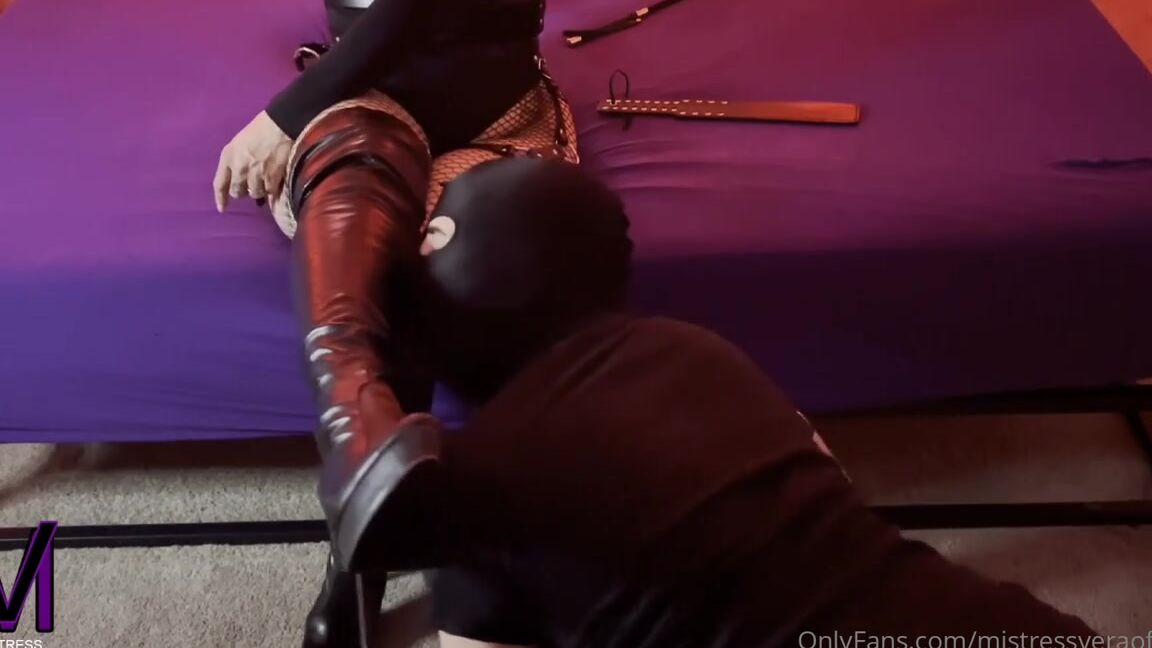 Mistress Vera Aka Mistressveraofficial Onlyfans My Little Chastity Slave Gets To Worship My Boots And Then I Reward Him With Some