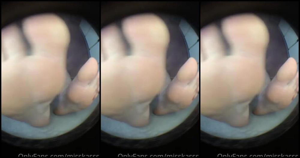 Katlyn Moree Nicknamed Katlynmoree Onlyfans Ignoring You But My Feet Have Your Full Attention