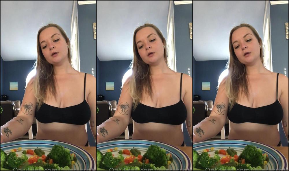 Giantessclips Cici S Meal Starring Goddess Cici For More Goddess Cici Visit Https Onlyfans Com Baby