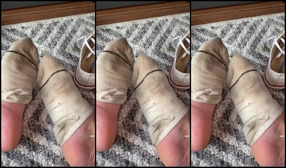 Emmysfeetandsocks Aka Emmyfeetandsocks Onlyfans After 13 Days These Socks Are Disgusting Just A Couple Of Minutes Out Of My Shoes And The Wholep